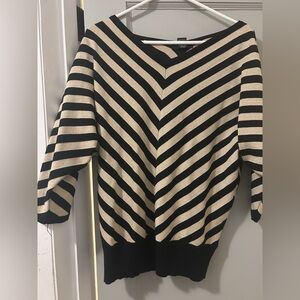 Striped V-Neck Sweater - Black and Gold Chevron striped